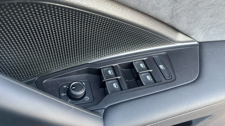 Volkswagen Tayron 1.5 eTSI R-Line 5dr DSG7 [7 Seat] Petrol Estate